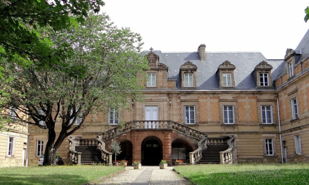 Curage et déplombage du Palais Épiscopal de Rodez