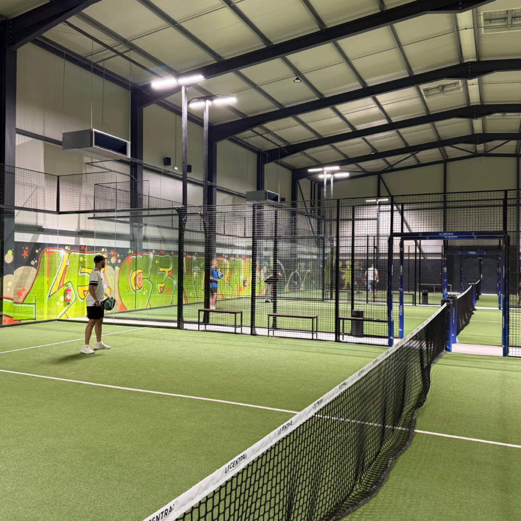 Padel journée team building chez Isolea