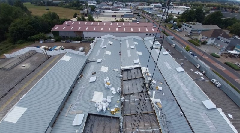 Désamiantage de toiture sur site industriel